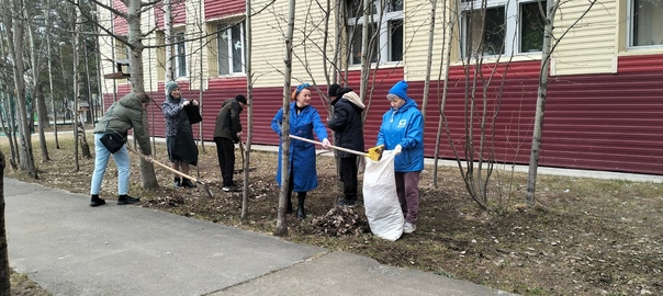 Субботник по очистке территории.