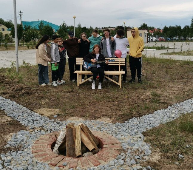 В Сургутском районе открыли новый молодежный сквер. В Сургутском районе открыли новый молодежный сквер.